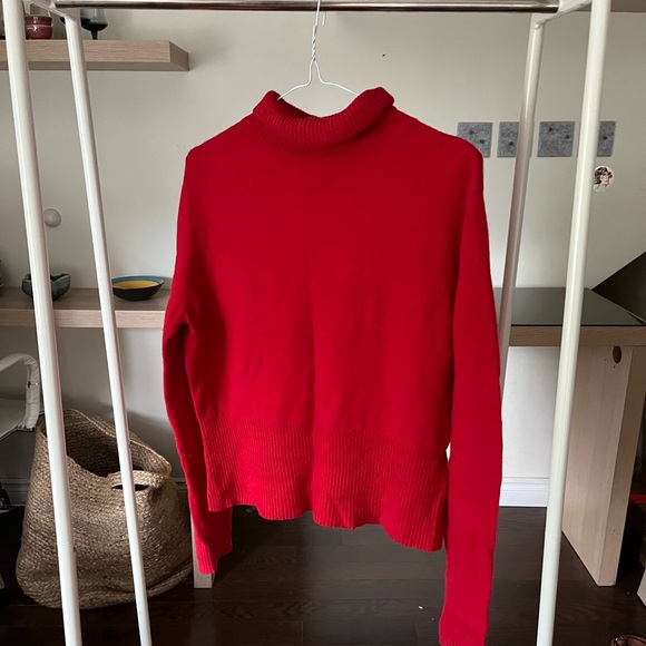 The French girl red cashmere turtleneck - Picture 2 of 3